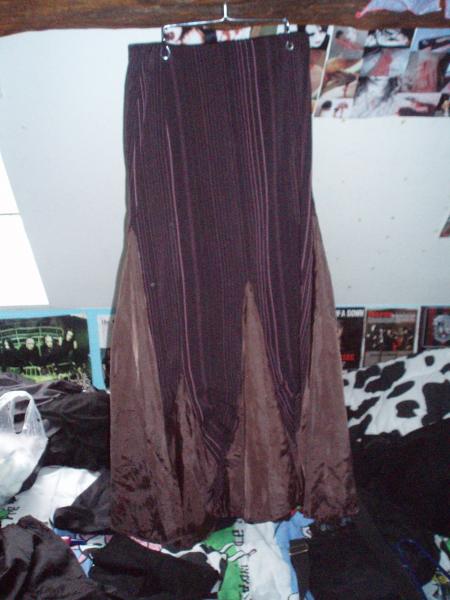 Jupe longue dans les tons rose